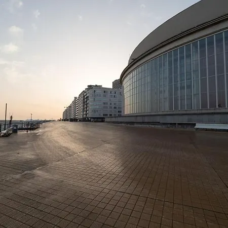 La O'brise - Close To And Center Ostend