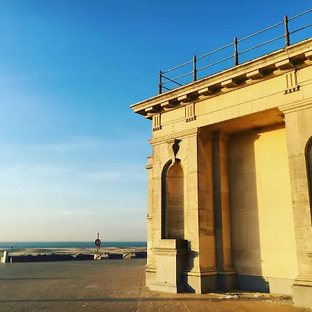 La O'brise - Close To And Center